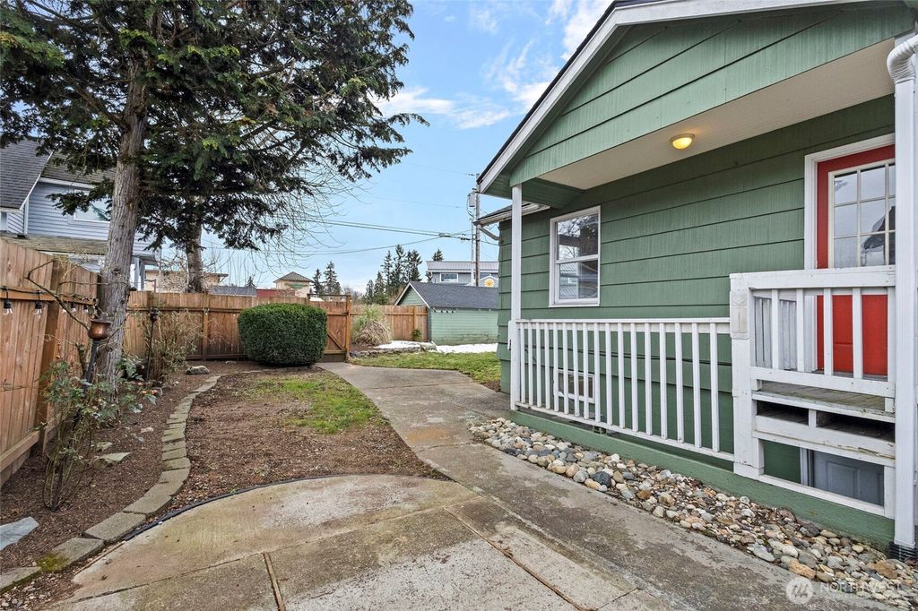 Photo of 124 W Gilman Avenue, Arlington, WA 98223 (MLS # 2330433)