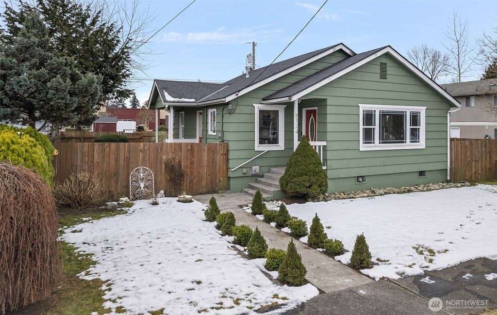 Photo of 124 W Gilman Avenue, Arlington, WA 98223 (MLS # 2330433)