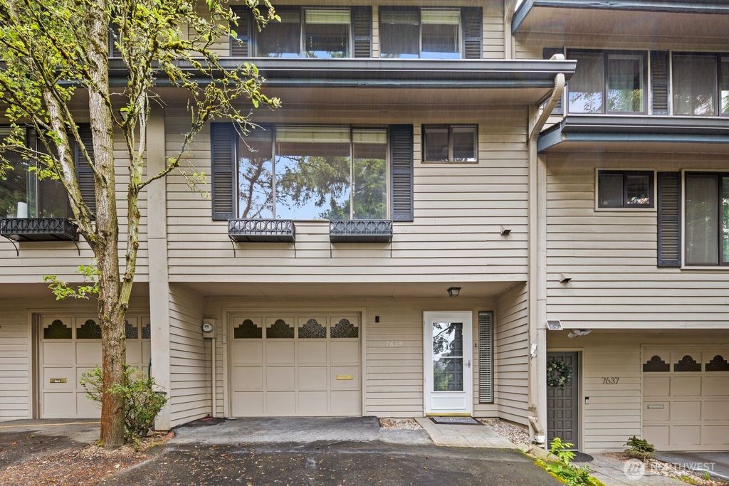 Photo of 7639 SE 29th Street, Mercer Island, WA 98040 (MLS # 2528617)