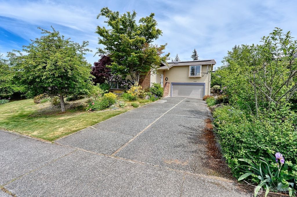 Photo of 1008 W Toledo Street, Bellingham, WA 98229 (MLS # 2522918)