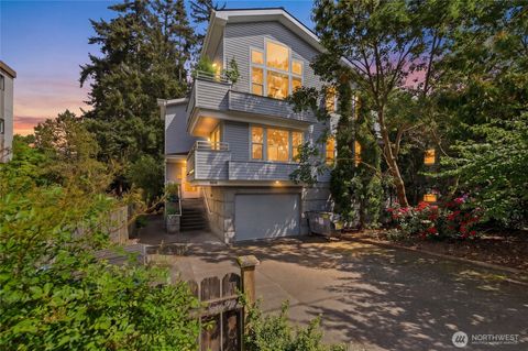 Photo of 13310 Greenwood Avenue N, Seattle, WA 98133 (MLS # 2538004)