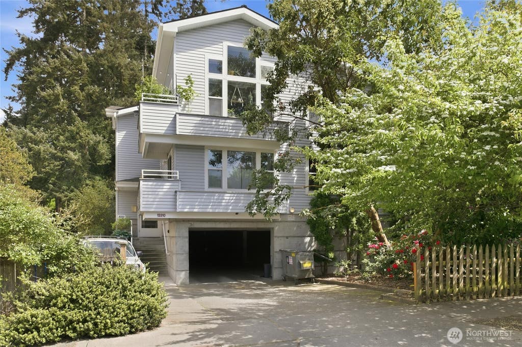 Photo of 13310 Greenwood Avenue N, Seattle, WA 98133 (MLS # 2538004)
