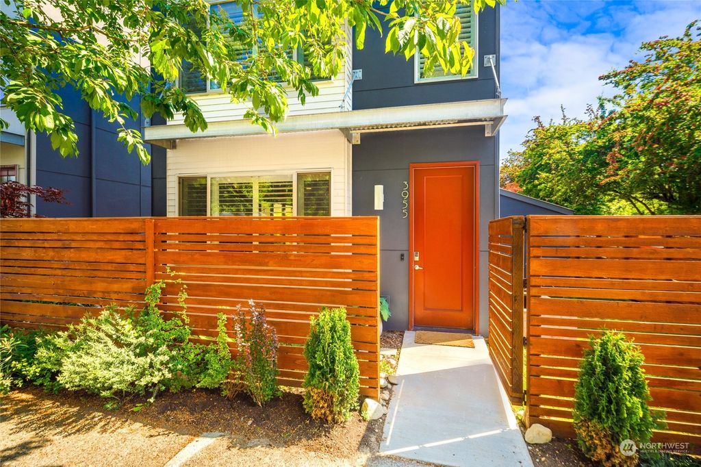 Photo of 3955 SW Oregon Street, Seattle, WA 98116 (MLS # 2076327)
