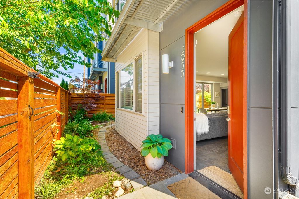 Photo of 3955 SW Oregon Street, Seattle, WA 98116 (MLS # 2076327)