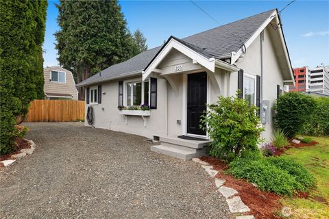 Photo of 206 Hewitt Avenue, Bremerton, WA 98337 (MLS # 2537709)