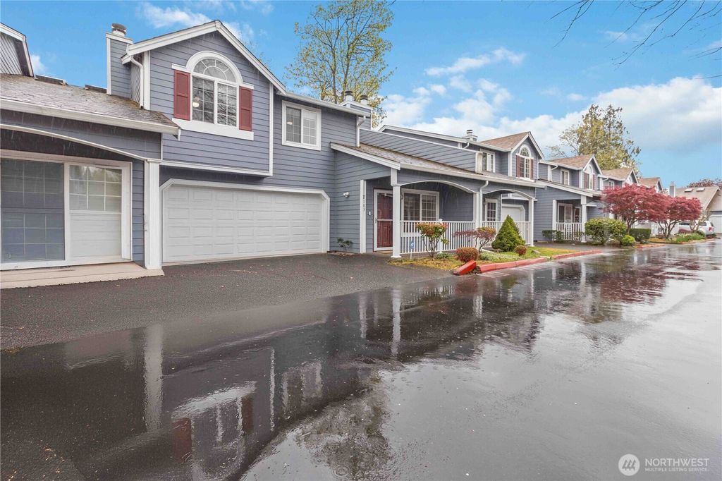 Photo of 10513 SE 250th Place #F103, Kent, WA 98030 (MLS # 2509967)