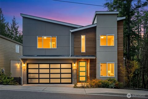 Photo of 809 206th Avenue NE, Sammamish, WA 98074 (MLS # 2496551)