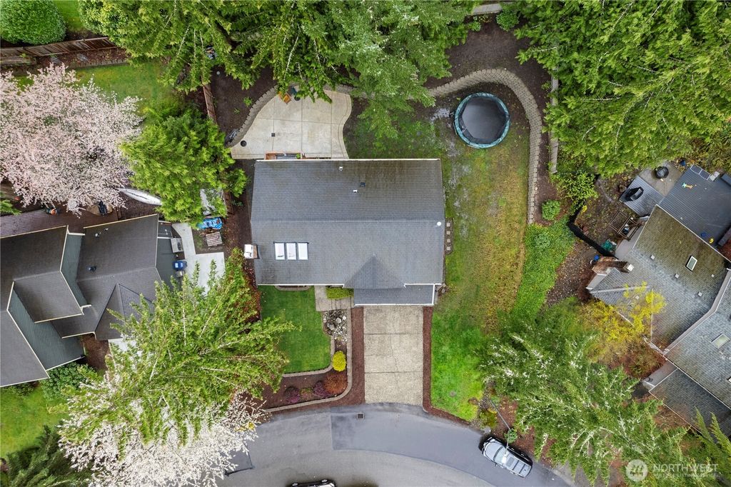 Photo of 255 Capella Drive NW, Issaquah, WA 98027 (MLS # 2342061)