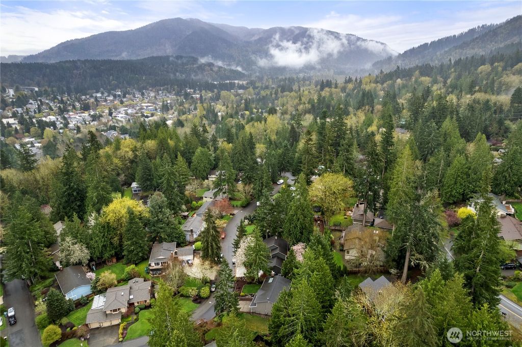 Photo of 255 Capella Drive NW, Issaquah, WA 98027 (MLS # 2342061)