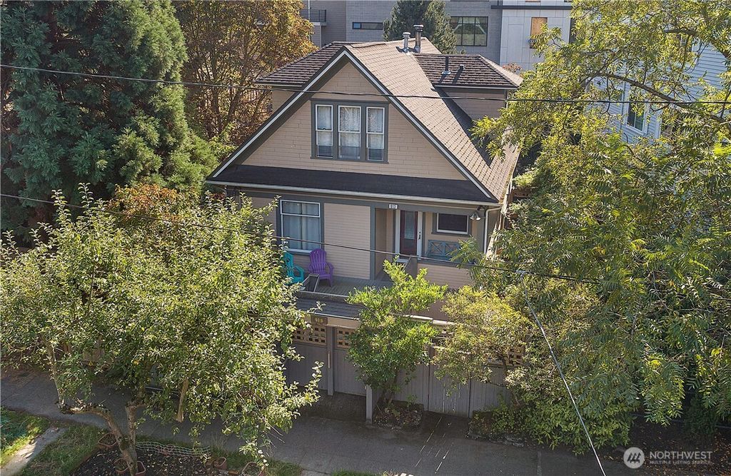 Photo of 913 N 35th Street, Seattle, WA 98103 (MLS # 2366190)