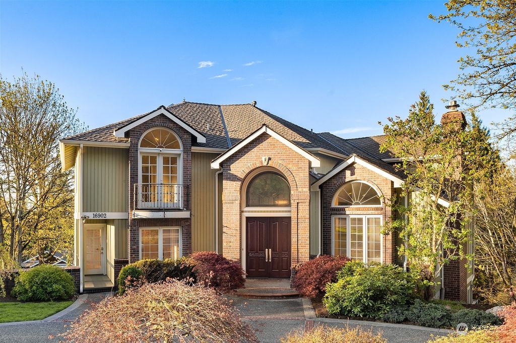 Photo of 16902 SE 43rd Street, Bellevue, WA 98006 (MLS # 2067226)