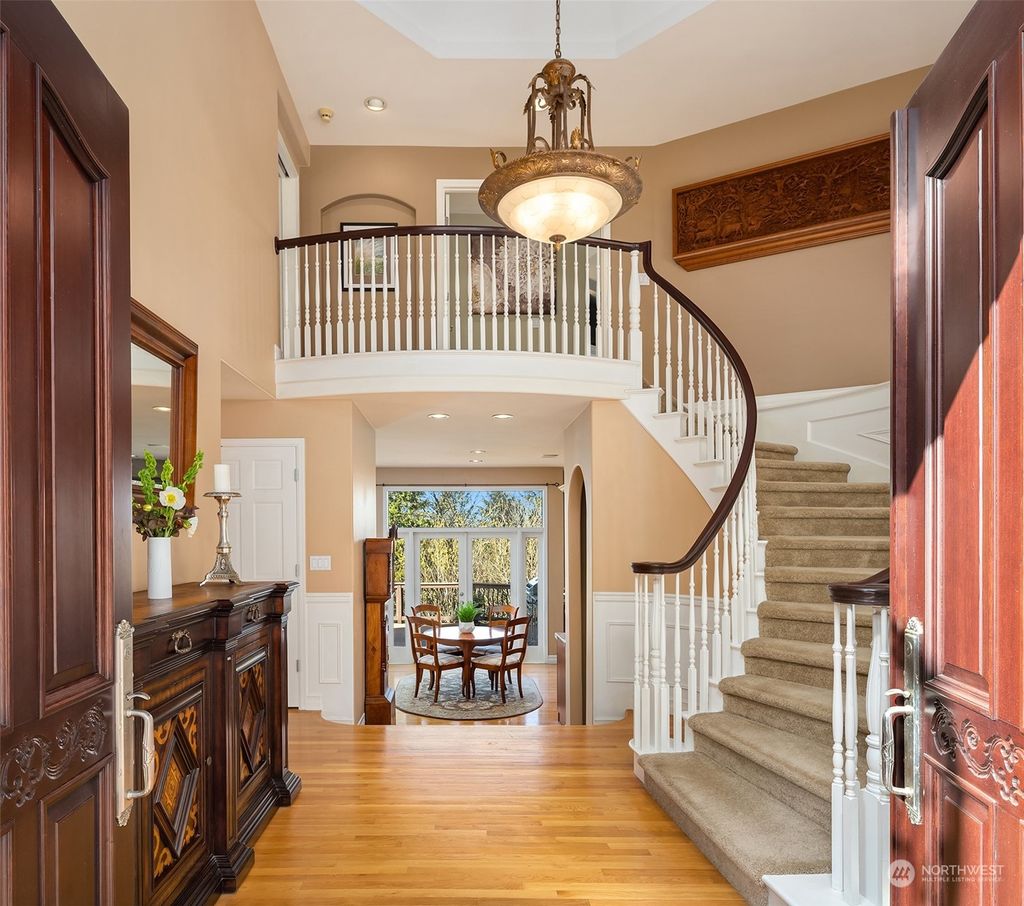 Photo of 16902 SE 43rd Street, Bellevue, WA 98006 (MLS # 2067226)