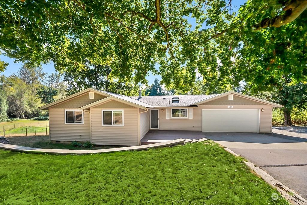 Photo of 6228 65th Drive SE Dr, Snohomish, WA 98290 (MLS # 2162993)
