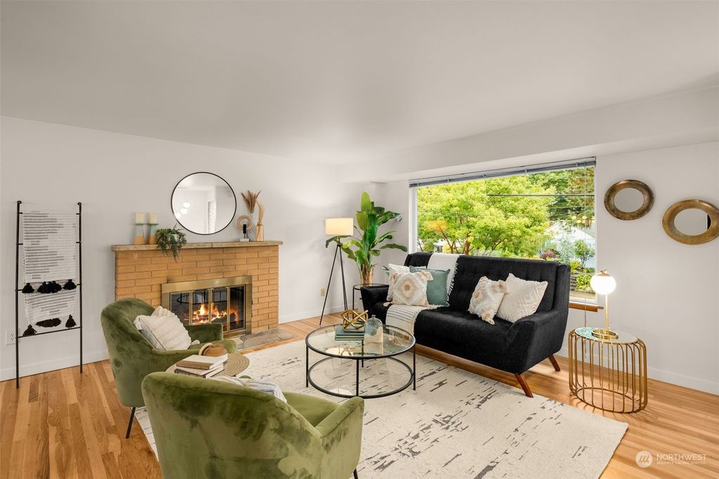 Photo of 9739 Wallingford Avenue N, Seattle, WA 98103 (MLS # 2165101)