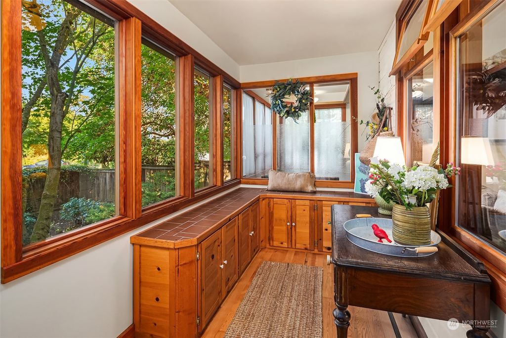 Photo of 165 Etruria Street, Seattle, WA 98109 (MLS # 2277479)