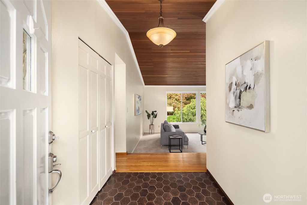 Photo of 14714 NE 10th Street, Bellevue, WA 98007 (MLS # 2511431)