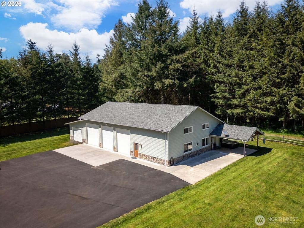 Photo of 112 Chapman Road, Castle Rock, WA 98611 (MLS # 2552507)