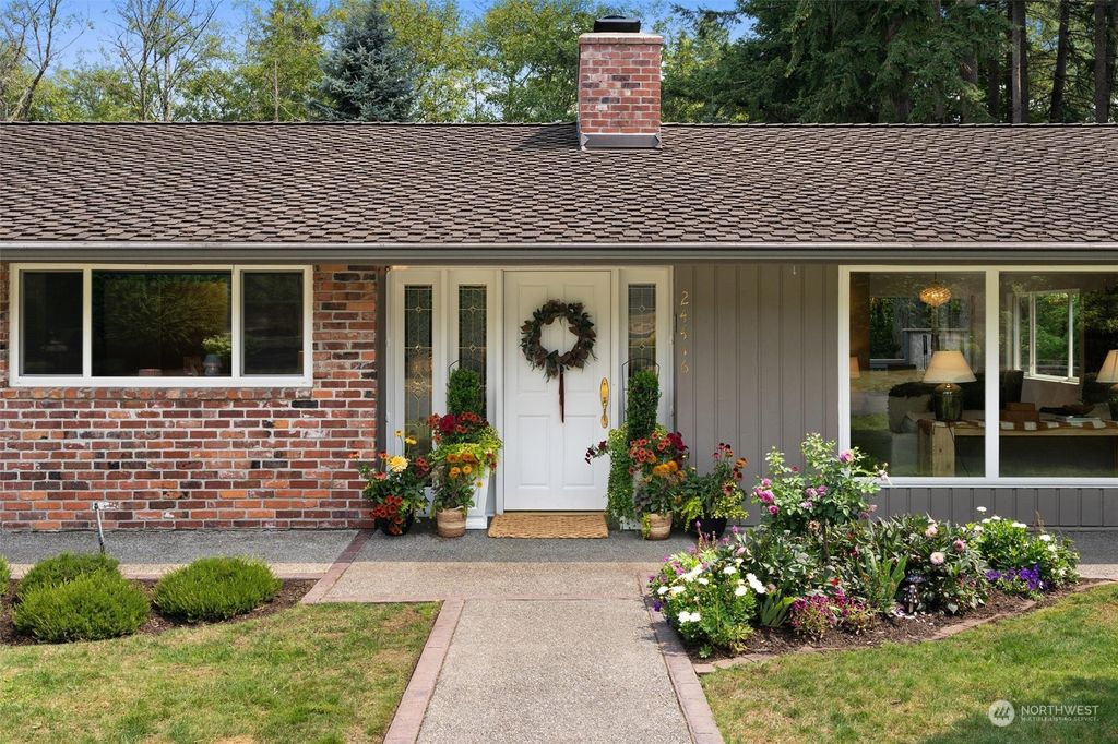 Photo of 24416 SE 32nd Street, Sammamish, WA 98075 (MLS # 2329772)