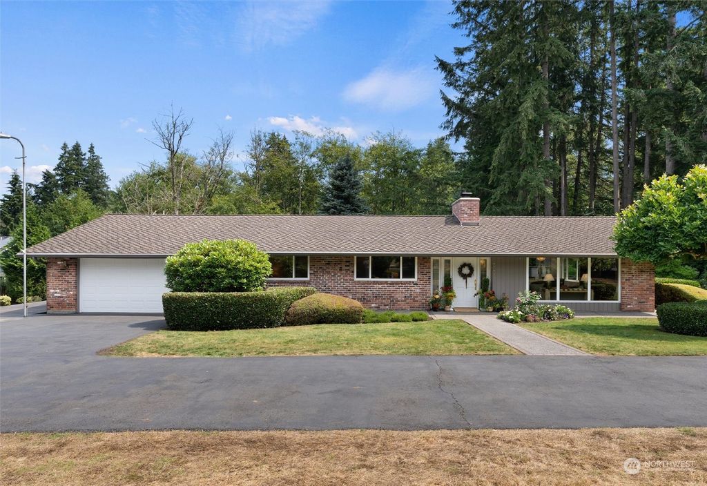 Photo of 24416 SE 32nd Street, Sammamish, WA 98075 (MLS # 2329772)