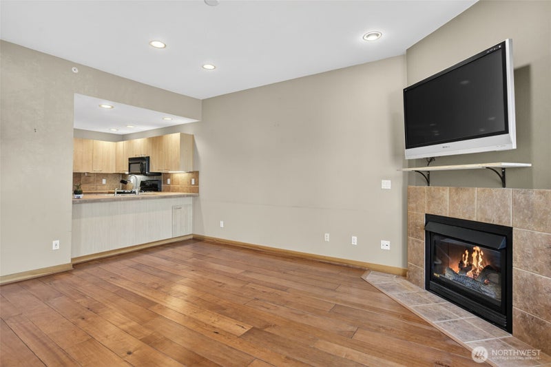 300 W 8th Street 324