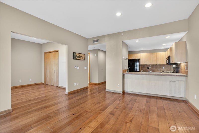 300 W 8th Street 324