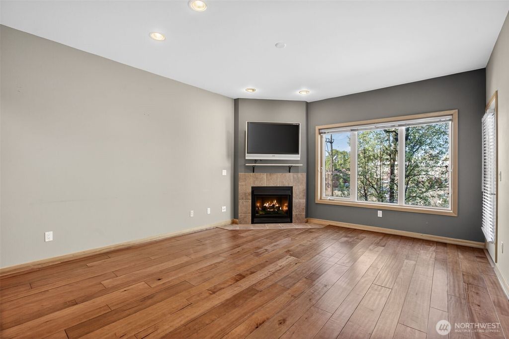 Photo of 300 W 8th Street #324, Vancouver, WA 98660 (MLS # 2505292)
