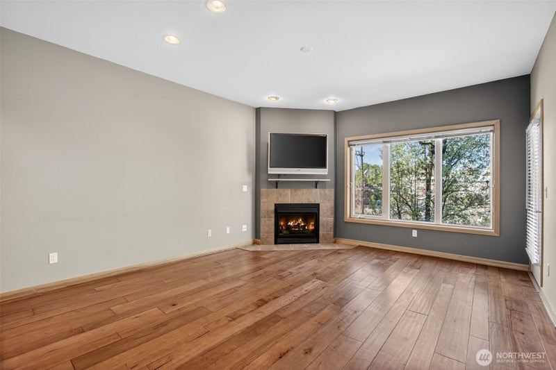 300 W 8th Street 324