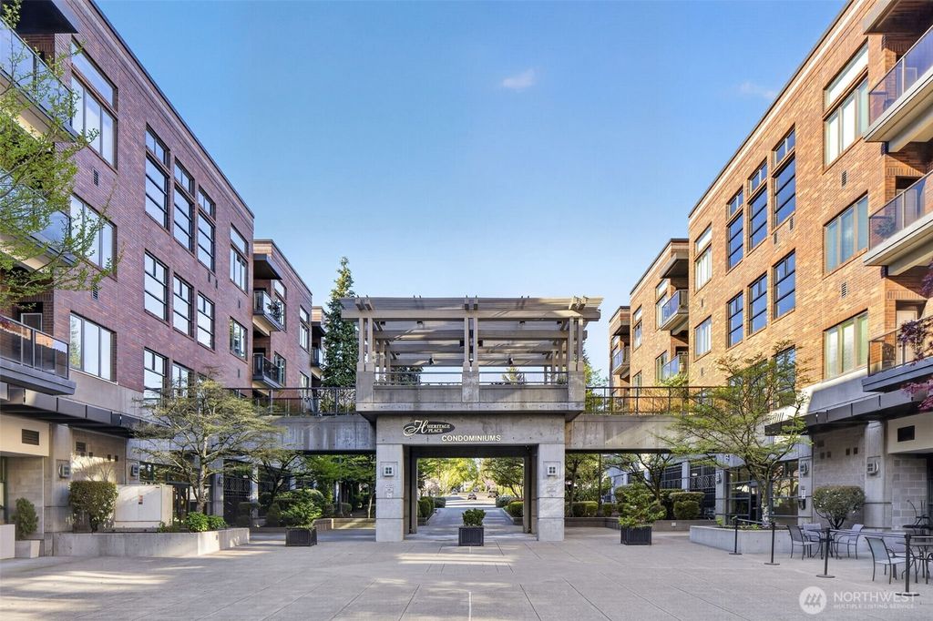 Photo of 300 W 8th Street #324, Vancouver, WA 98660 (MLS # 2505292)