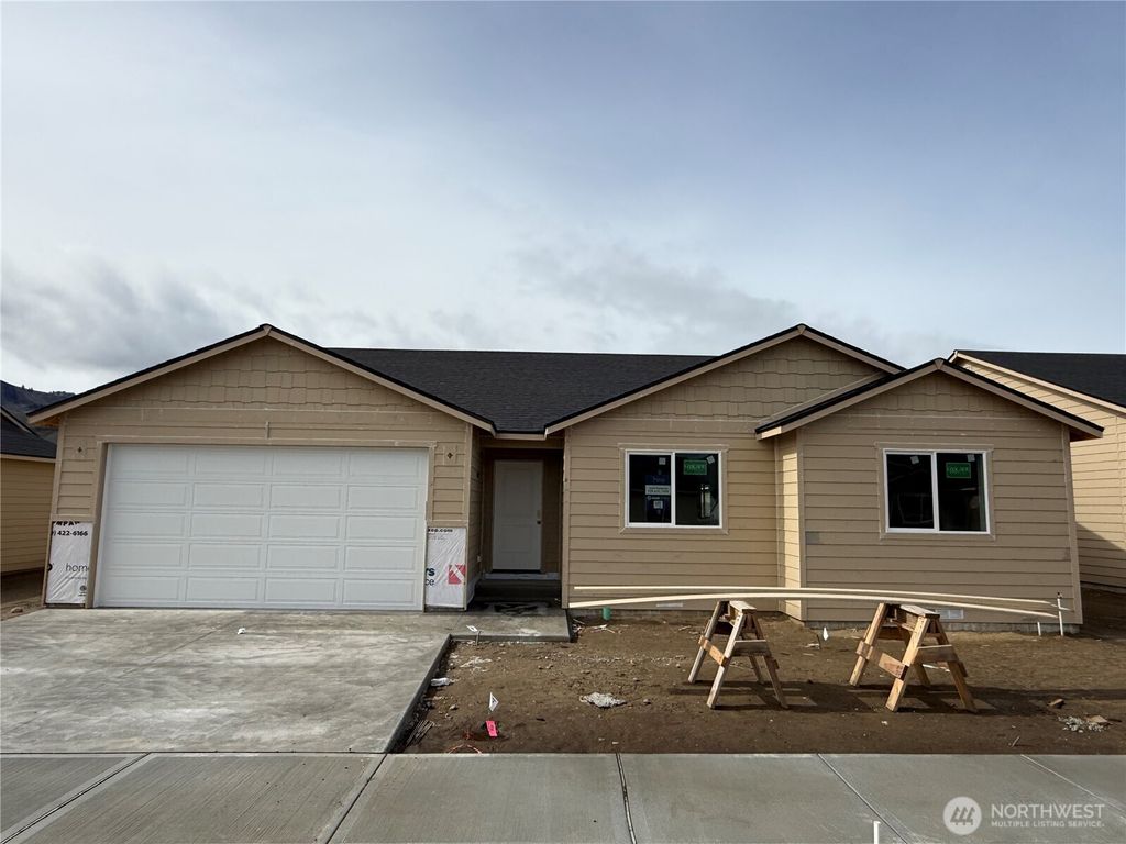 Photo of 154 Salmon Drive, Wenatchee, WA 98801 (MLS # 2492186)