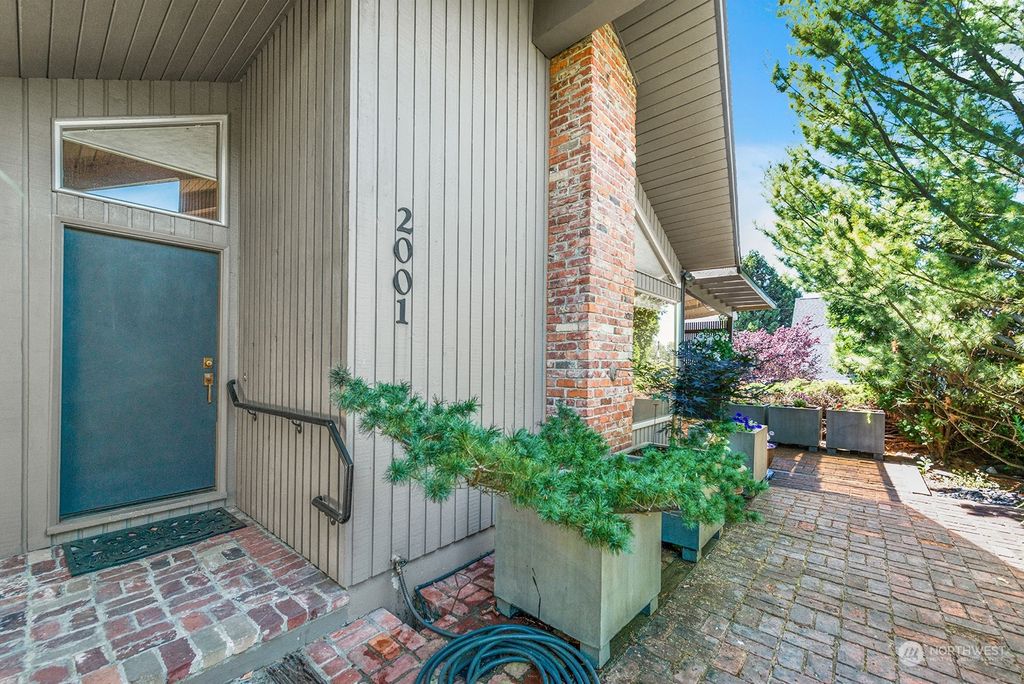 Photo of 2001 E Miller Street, Seattle, WA 98112 (MLS # 2273922)