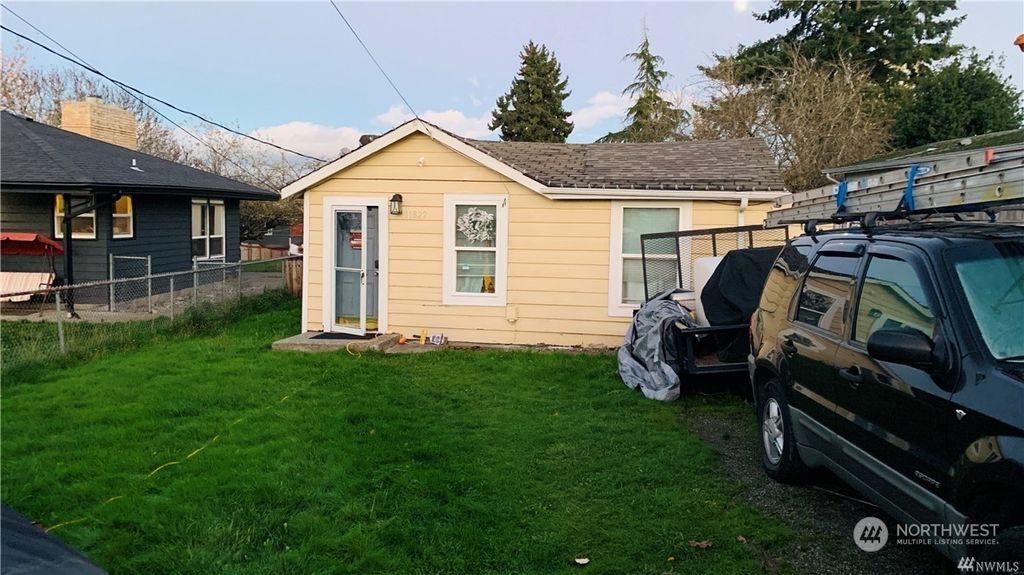 Photo of 11824 25th Avenue S, Burien, WA 98168 (MLS # 2024866)