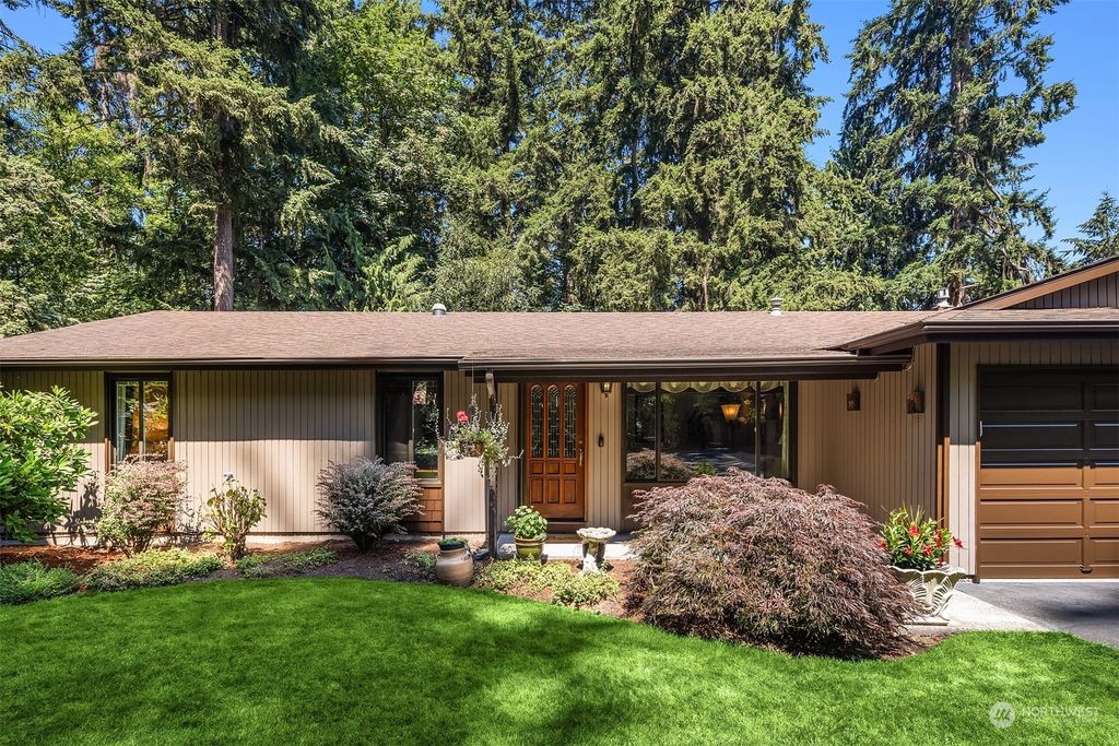 Photo of 7246 NE 160th Street, Kenmore, WA 98028 (MLS # 2281296)