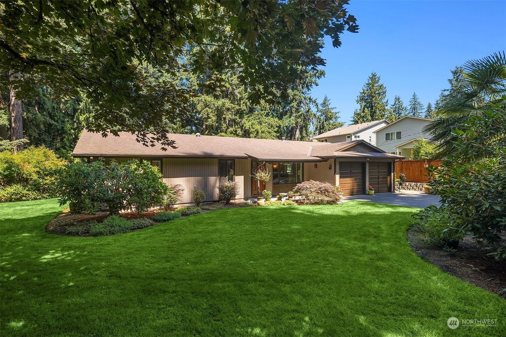 Photo of 7246 NE 160th Street, Kenmore, WA 98028 (MLS # 2281296)