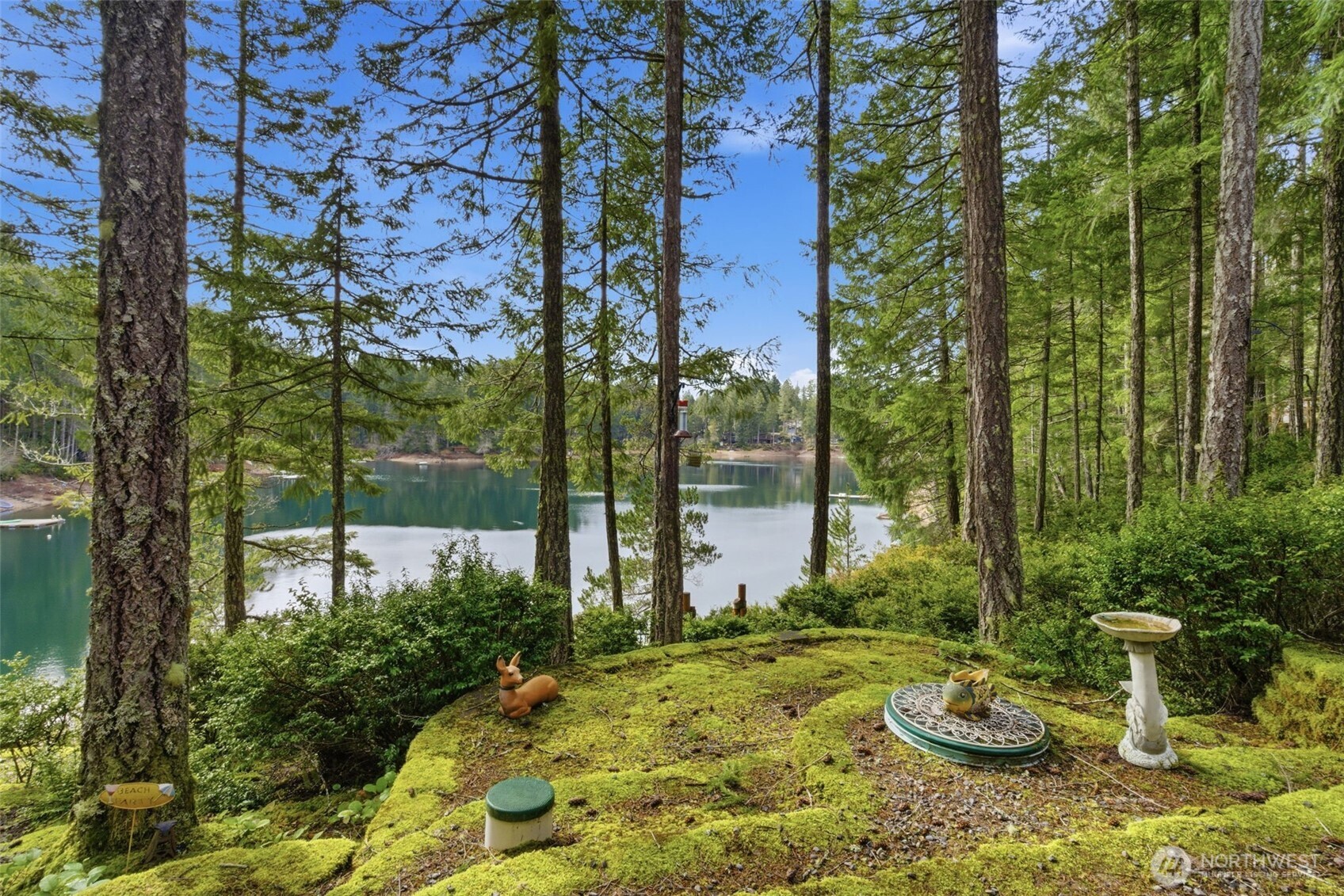 551 NE Lakeshore Drive S