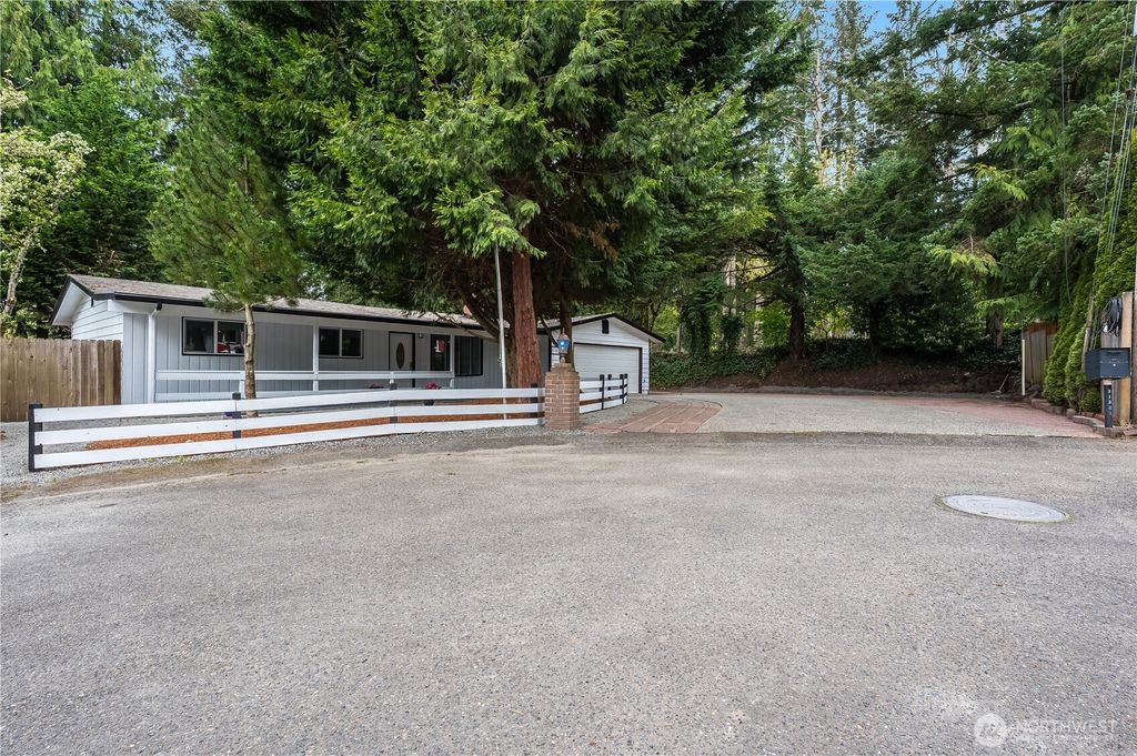 Photo of 31203 3rd Avenue SW, Federal Way, WA 98023 (MLS # 2363617)