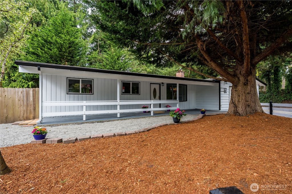 Photo of 31203 3rd Avenue SW, Federal Way, WA 98023 (MLS # 2363617)