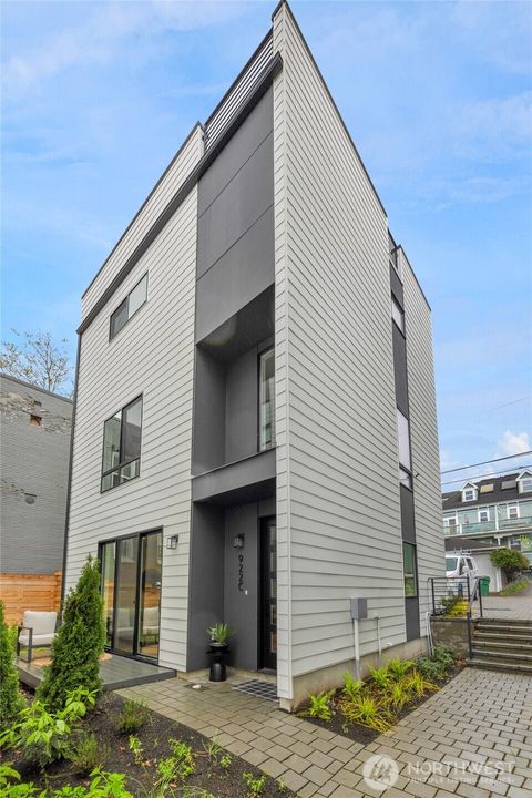 922 16th Avenue C Seattle WA 98122