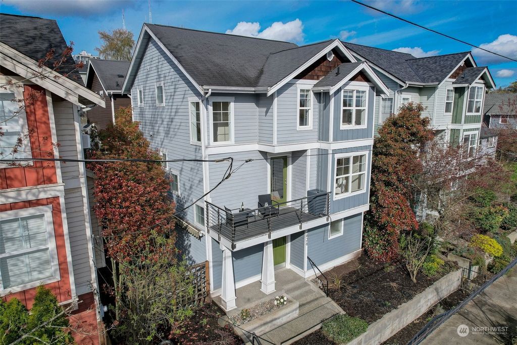 Photo of 2626 E Union, Seattle, WA 98122 (MLS # 2218269)