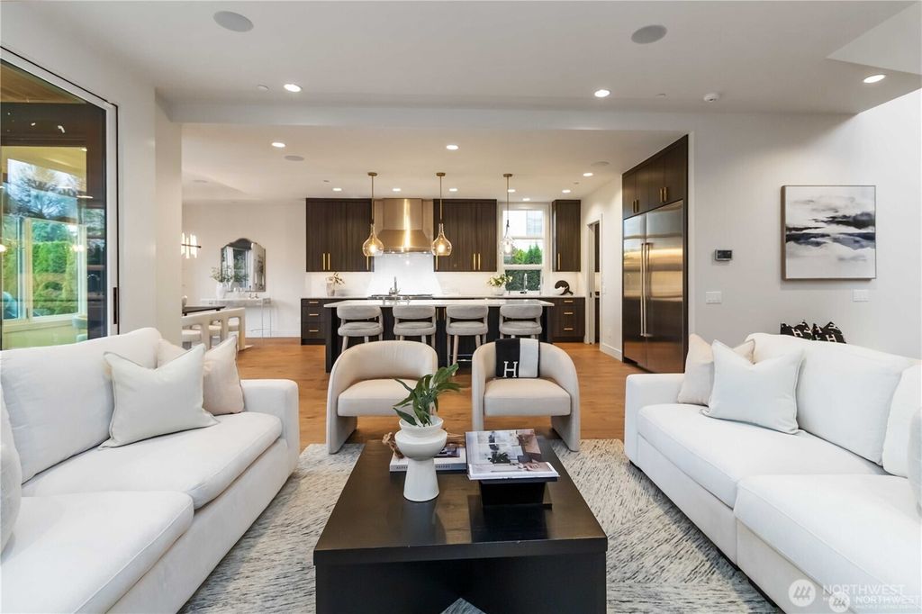 Photo of 2627 78th Avenue NE, Medina, WA 98039 (MLS # 2493967)