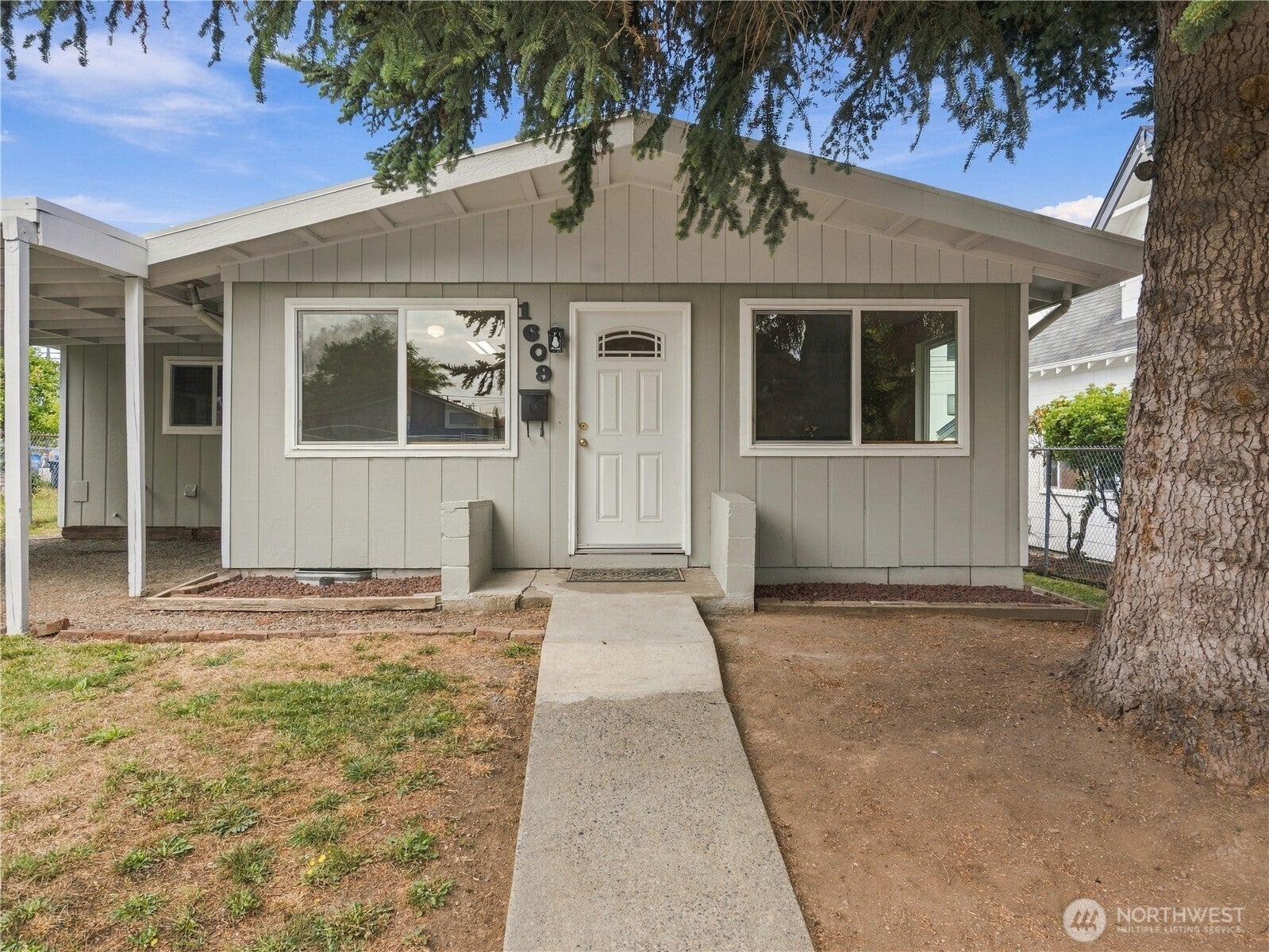 1609 E Wright Avenue