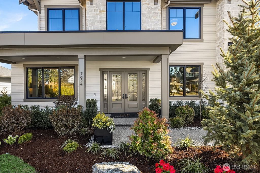 Photo of 7824 131st Avenue NE, Kirkland, WA 98033 (MLS # 2475373)