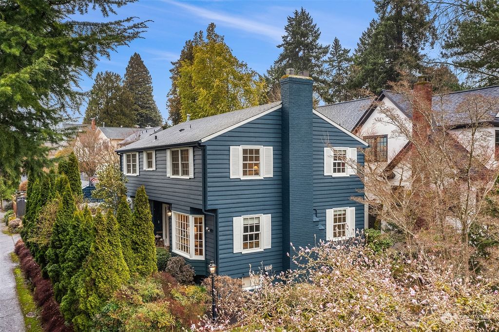 Photo of 4316 NE 38th Street, Seattle, WA 98105 (MLS # 2207004)