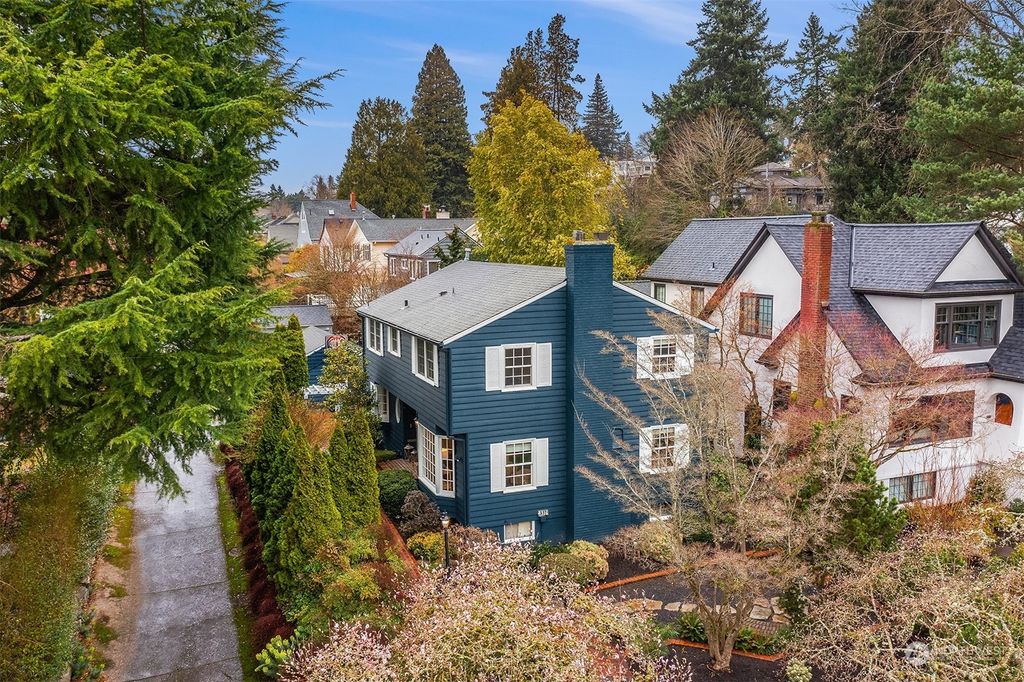 Photo of 4316 NE 38th Street, Seattle, WA 98105 (MLS # 2207004)