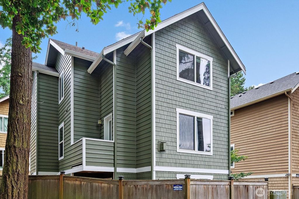 Photo of 12356 Hiram Place NE, Seattle, WA 98125 (MLS # 2396509)