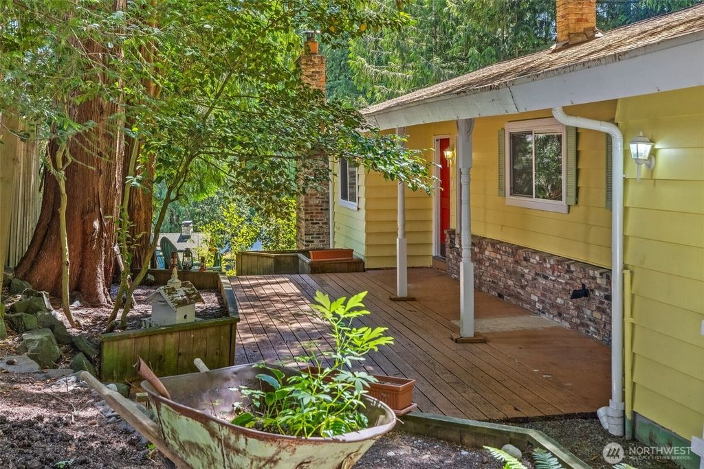 Photo of 17972 West Spring Lake Drive SE, Renton, WA 98058 (MLS # 2401143)