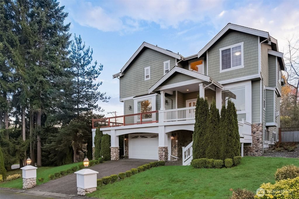 Photo of 17411 NE 39th Court NE, Redmond, WA 98052 (MLS # 2362539)