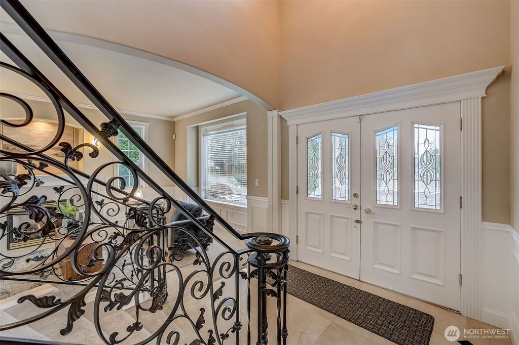 Photo of 17411 NE 39th Court NE, Redmond, WA 98052 (MLS # 2362539)