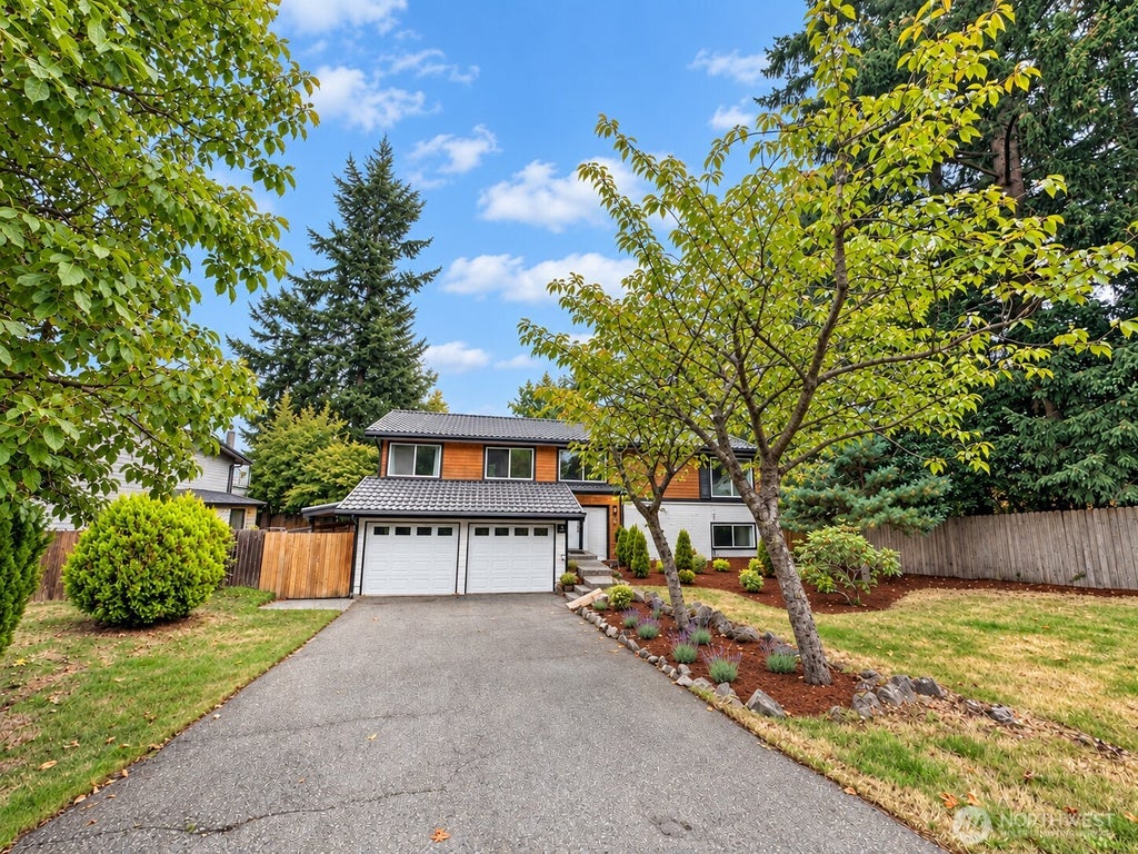 Photo of 17312 9th Ave AVE NE, Shoreline, WA 98155 (MLS # 2561395)