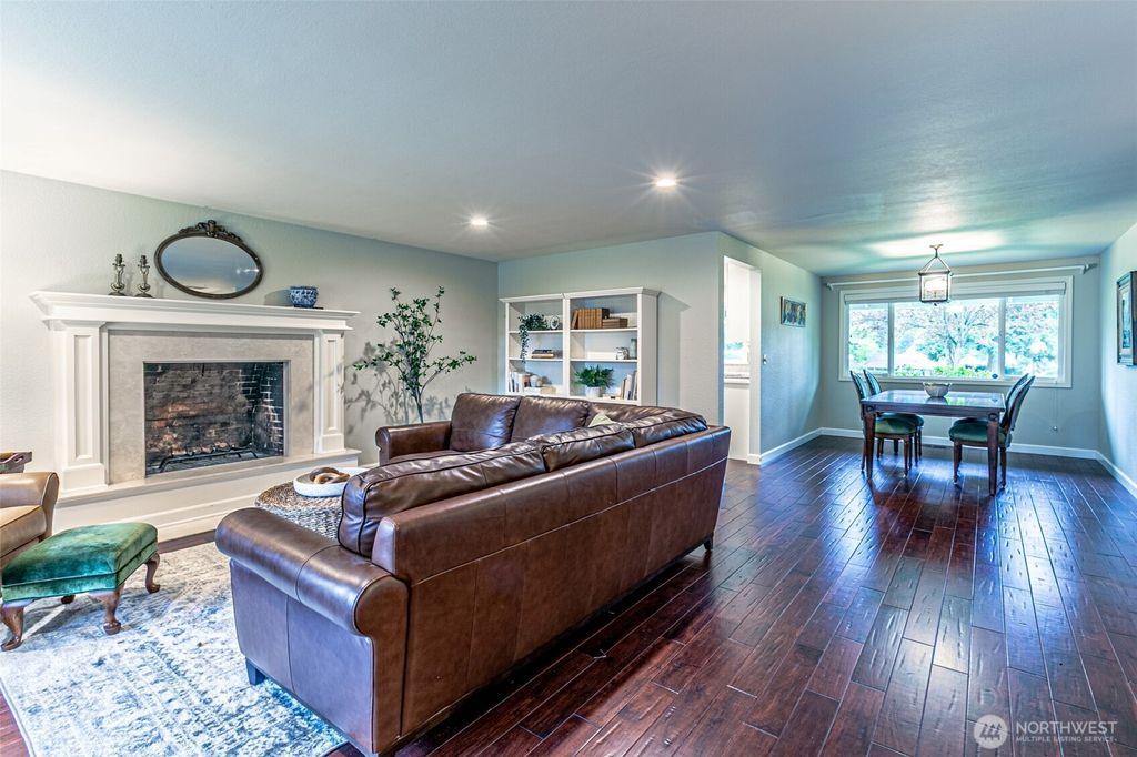 Photo of 14229 SE 165th Place, Renton, WA 98058 (MLS # 2517105)