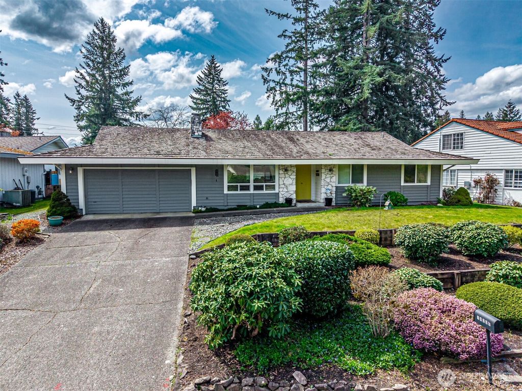 Photo of 14229 SE 165th Place, Renton, WA 98058 (MLS # 2517105)